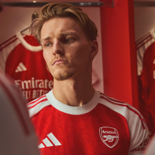 Domaći dres Arsenala 2025.-26.